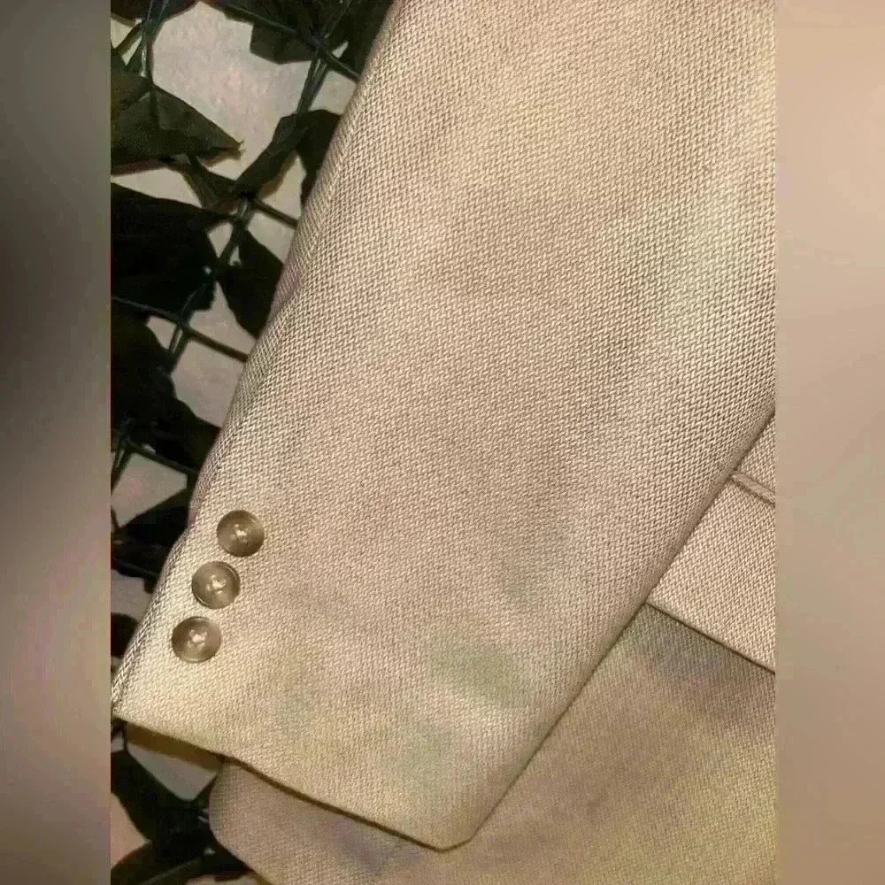 Gently used men’s suit m/l measurements on picture